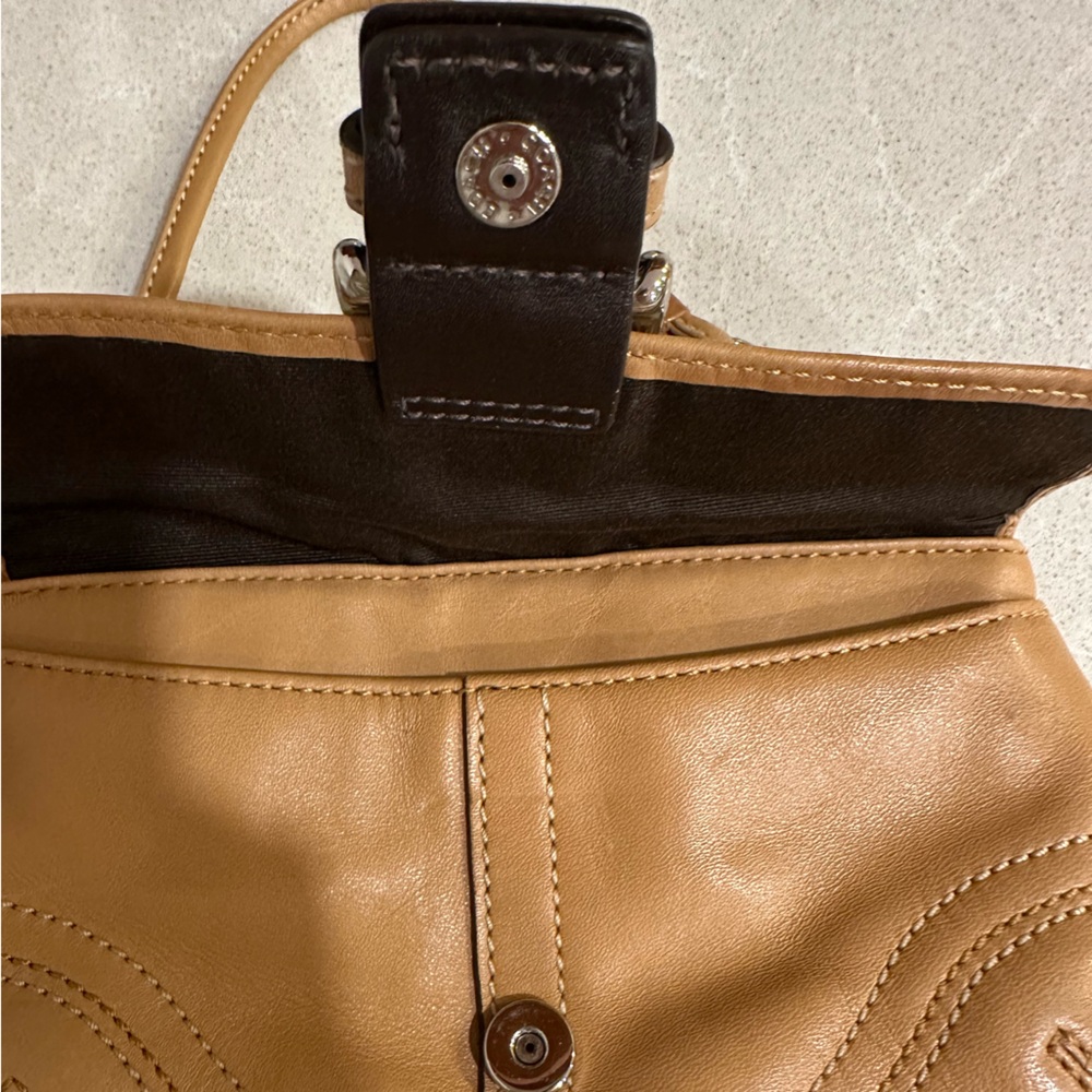 Coach wristlet and charm - Picture 8 of 8